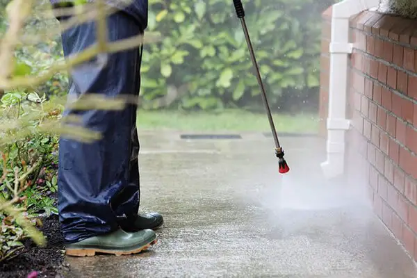 What Are The Risks Of Pressure Washing In The Rain